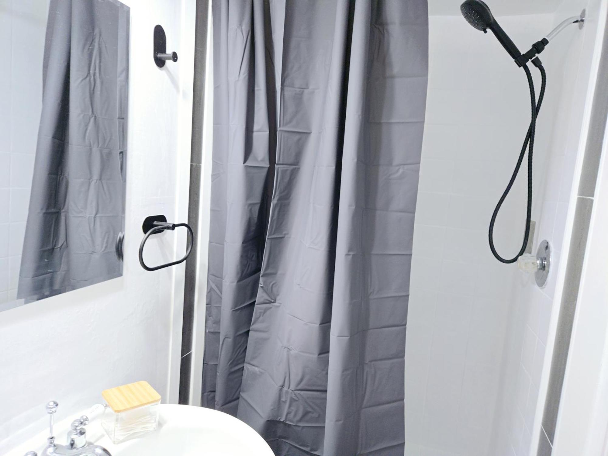 Lovely Cozy Room! With Attached Private Bath In The Heart Of Vancouver! Private Parking & Self Check-In! المظهر الخارجي الصورة